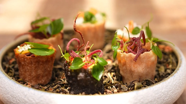 Bánh tôm ngự uyển - từ dân dã đến bàn tiệc sang trọng